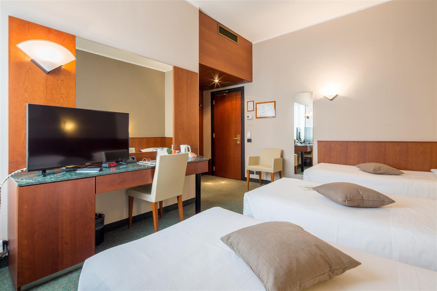 Best Western Hotel Turismo San Martino Buon Albergo Bagian luar foto